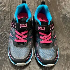 Kids lightweight sneakers